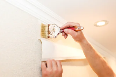 Pose de papier peint à Couches — revêtements muraux et toiles de verre